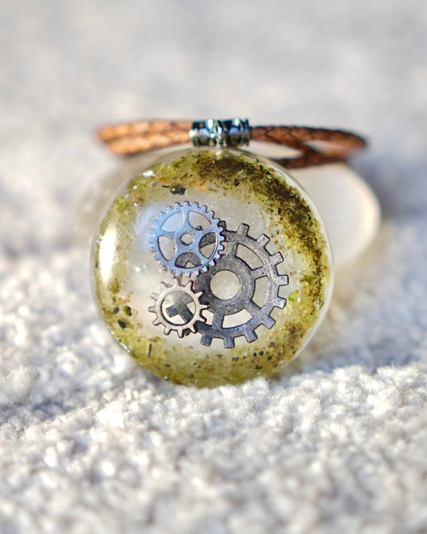 CRUSHED PERIDOT GUNMETAL RESIN PENDANT